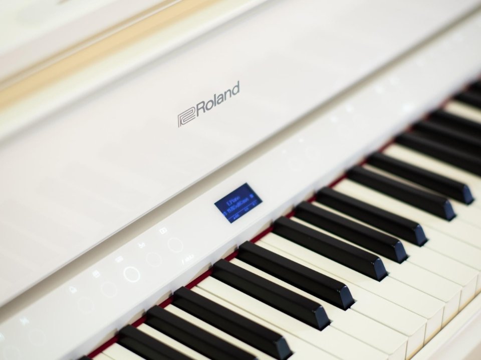 Cận cảnh ROLAND LX-9 PW tại Piano House